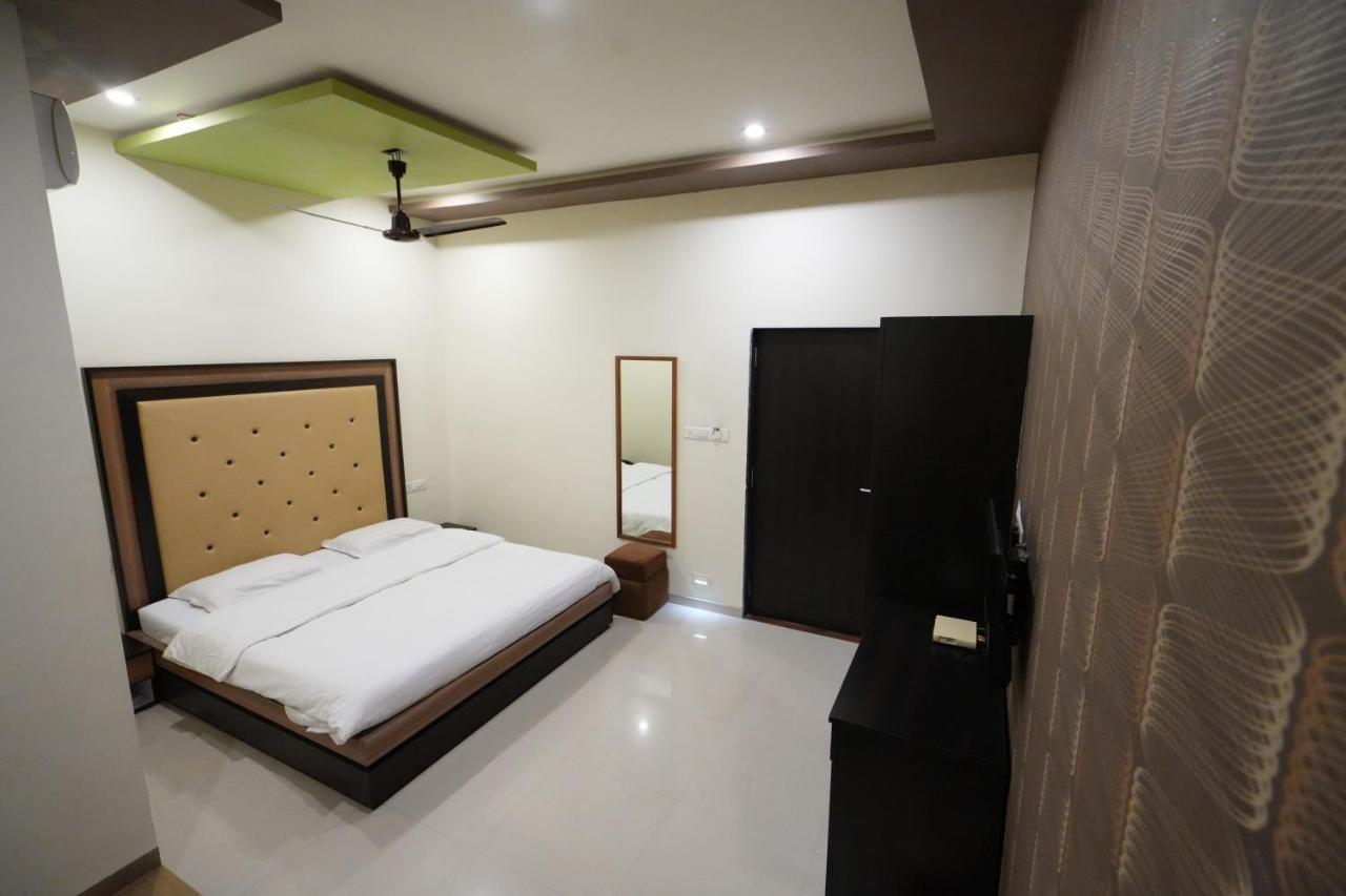 Hotel Ravi Residency Nadiād المظهر الخارجي الصورة