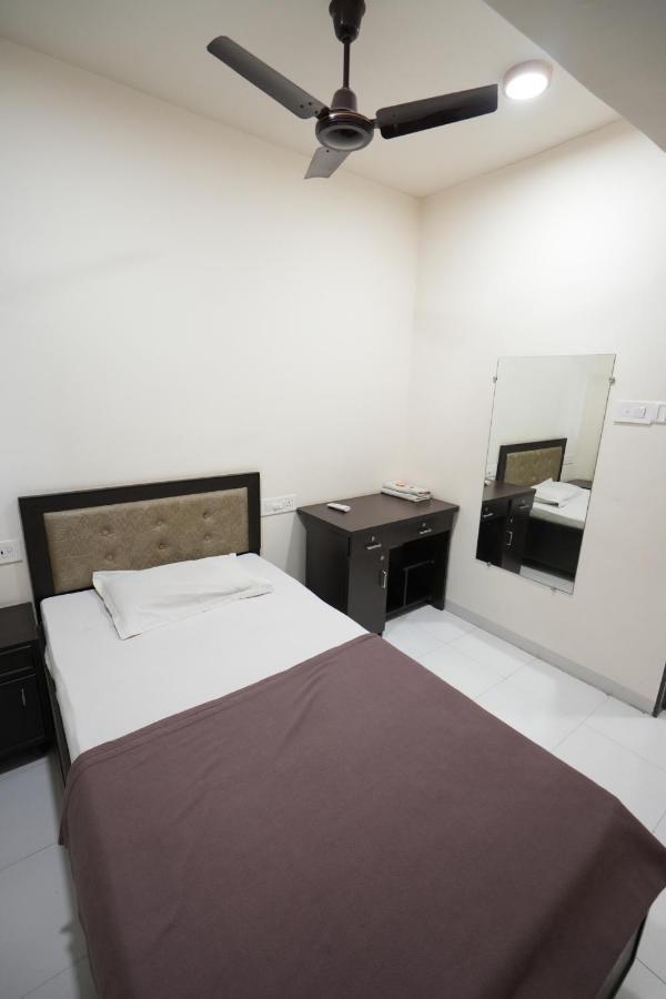 Hotel Ravi Residency Nadiād المظهر الخارجي الصورة